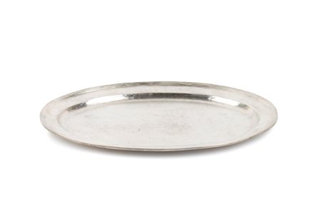 Vassoio peruviano in argento metà XX secolo Altezza x larghezzaa: 35 x 51 cm....