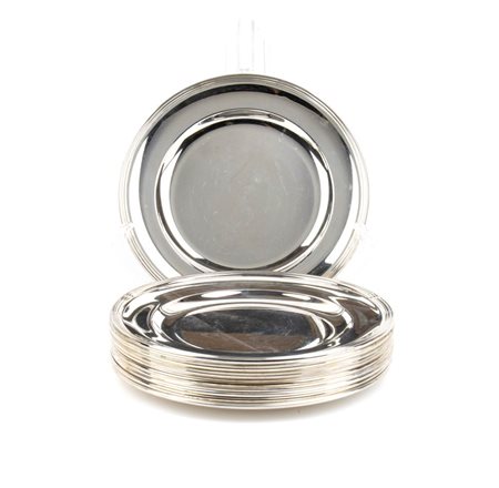 Set di 12 piatti italiani in argento prima metà del XX secolo Diametro: 19,5...