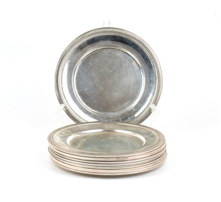 Set di 12 sottopiatti in argento XX secolo Diametro: 20,5 cm. Peso totale:...