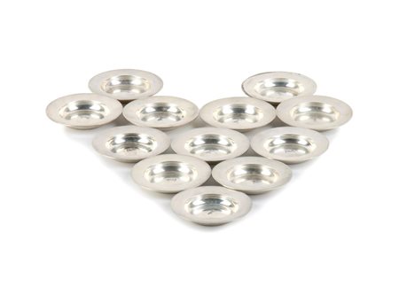 Set di 12 ciotoline italiane in argento metà XX secolo Diametro: 4,5 cm. Peso...