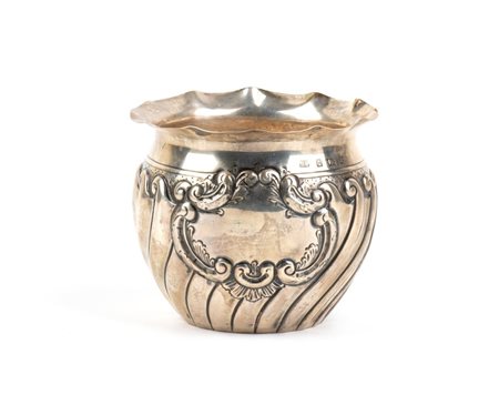 BARKER BROTHERS SILVER Ltd Vaso inglese in argento Birmingham, 1900 - 1901...