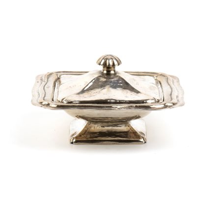 Cestino italiano in argento metà XX secolo Altezza x larghezza: 9 x 17 cm....