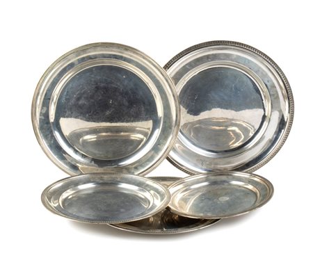 Gruppo di 5 vassoi italiani in argento XX secolo Peso totale: 4325 gr di...
