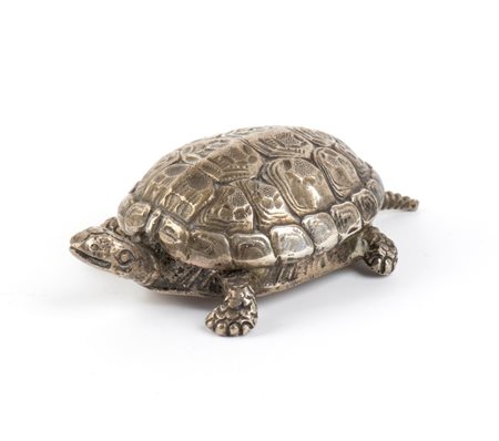 CUSI Scatolina italiana in argento a forma di tartaruga metà XX secolo...