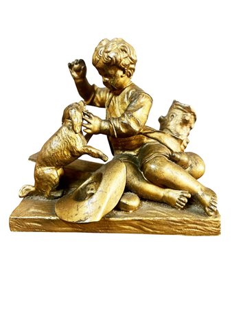 Scultura in bronzo dorato "Fanciullo che gioca con il cane" – cm 14 circa