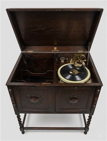Grammofono a mobile Academy in quercia con gambe a tortiglione, circa 1920