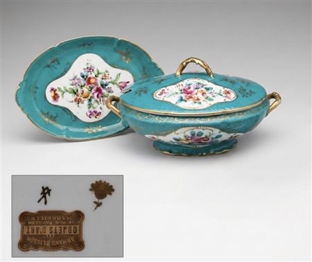 Zuppiera in porcellana francese con vassoio coordinato a fondo bleu celeste cm con piato 44x28 cm 