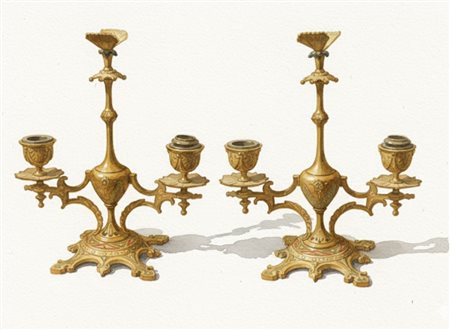 Raffinata coppia di candelabri a tre fiamme (due bracci laterali e un fusto centrale elevato) realizzati in bronzo dorato