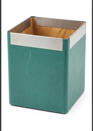 Cestino gettacarte quadrato in pelle verde con finiture in metallo