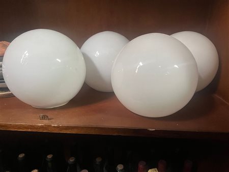 lotto di 4 paralumi sferici realizzati in vetro opale bianco