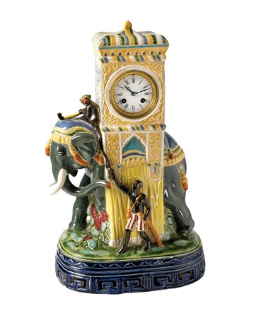ANONIMO, MANIFATTURA FRANCESE Orologio in ceramica a foggia di elefante con...