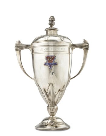 * Trofeo di golf in argento "Adair Challenge Cup" di gusto Decò con anse e cope