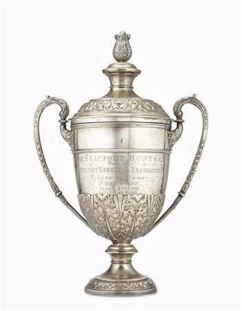 Coppa biansata in argento con interno in vermeil "The Beaufort Hunt Cup Won by