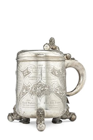 * Grande tankard commemorativo in argento iscritto "Challenge Cup Presented by