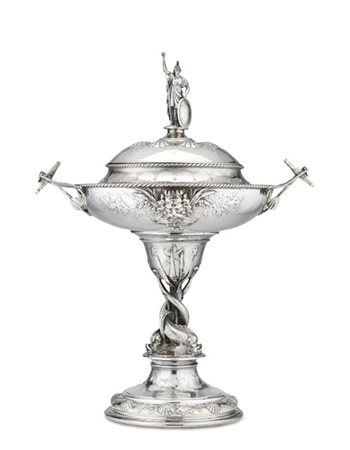 Coppa biansata in argento su probabile disegno di August-Adolphe Willms (1827-1