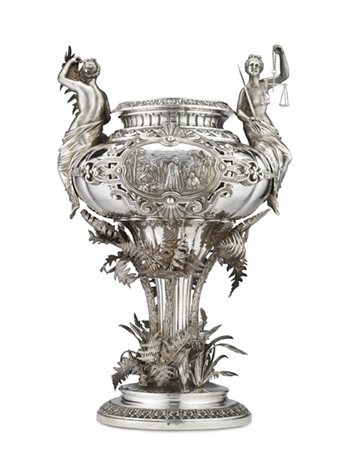 * Grande coppa in argento con fusto interamente decorato a foglie di felce a tu