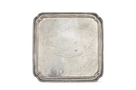 * Alzata in argento con profilo mistilineo "Westchester Cup September 1927" con