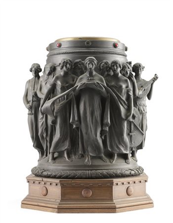 Ambrogio Bolgiani Vaso portafiori in bronzo decorato in rilievo a tutto tondo co