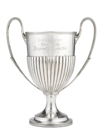 Coppa biansata in argento iscritta "Epsom & District Rifle Club Scratch Challen