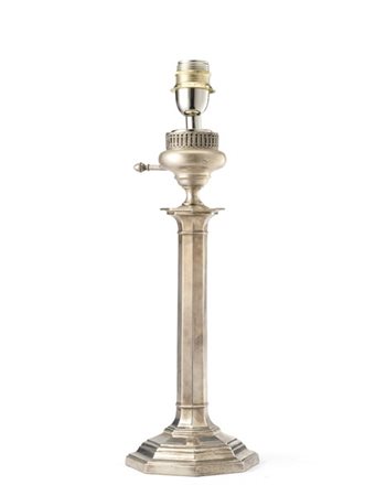 Base per lampada ad olio in argento con fusto e base a otto lati. Città di Shef