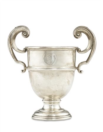 Trofeo di box in argento biansato con stemma inciso "British Forces in Egypt -