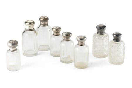Otto boccette porta profumo in vetro e cristallo molato di misure differenti, t