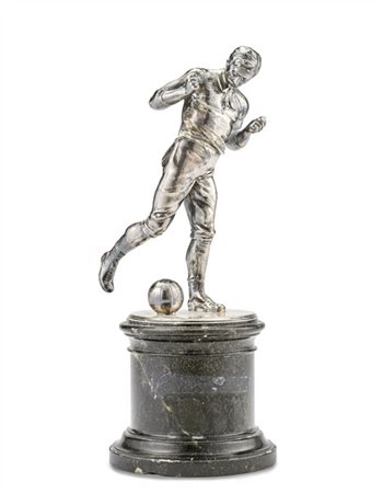 Ignoto del secolo XX. "Calciatore", 1940 ca, scultura in metallo argentato (h.