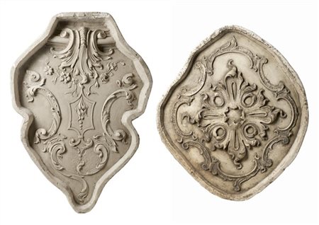 Due fregi ornamentali in gesso decorati a volute fogliate (cm 78x54; cm 58x66)