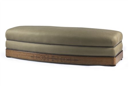 Cassapanca con base in legno lastronato decorato con motivo Carlo X, piedi a ci