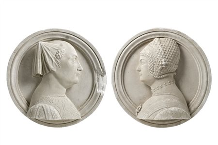 Coppia di medaglioni in gesso di gusto rinascimentale raffiguranti Bianca Maria