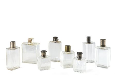 Otto boccette porta profumo in vetro e cristallo molato di forma rettangolare e