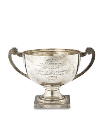 Trofeo in argento biansato "Presented to Mrs Nanderson on the occasion of the L