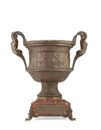 Vaso a urna in bronzo con fascia centrale raffigurante "Il carro di Bacco", bor