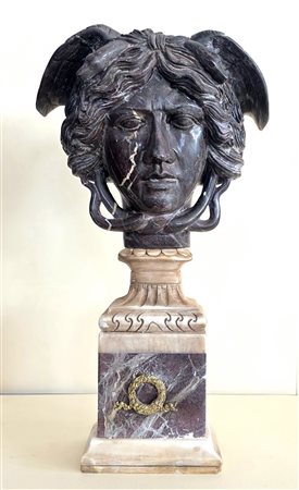 Testa di Medusa in marmo