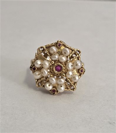 Anello in oro e perle