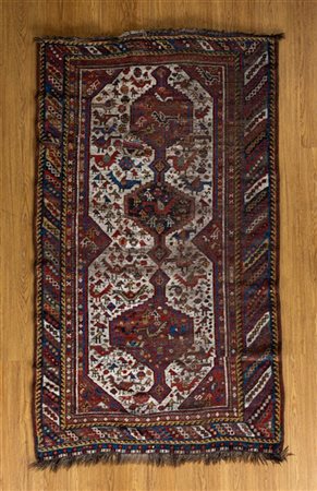 Tappeto Shiraz, Persia, secolo XX. Decoro con tre medaglioni romboidali su fond