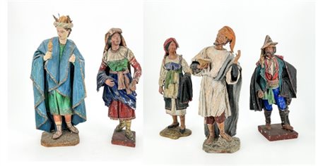 Arte del secolo XIX. Gruppo di cinque figure presepiali in cartapesta dipinta d