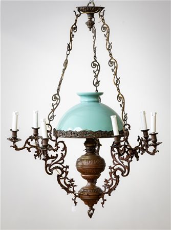 Lampadario in metallo a nove luci, plafoniera in vetro opaline, bracci traforat