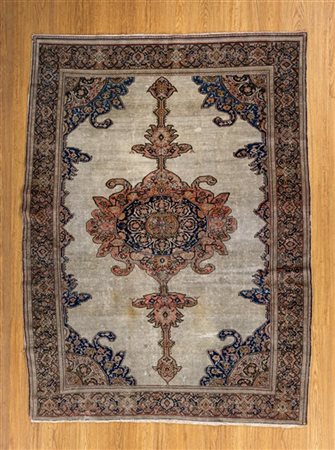 Tappeto Ferahkan Sarouk, Persia, fine secolo XIX. Decoro con grande medaglione