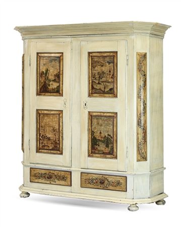 Armadio scantonato in legno laccato a due sportelli e due cassetti alla base, d