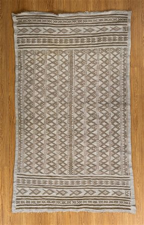 Tappeto Kilim, Marocco, secolo XX. Decoro geometrico a losanghe color marrone s