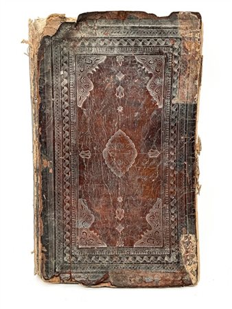 Manoscritto cartaceo con fitta scrittura in rosso e nero. Persia, secolo XIX. I