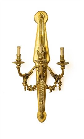 Grande applique in bronzo dorato a faretra retta da nastro, a tre luci con brac