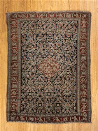 Tappeto Senneh, Persia, fine secolo XIX. Decoro Herati su medaglione a fondo ro