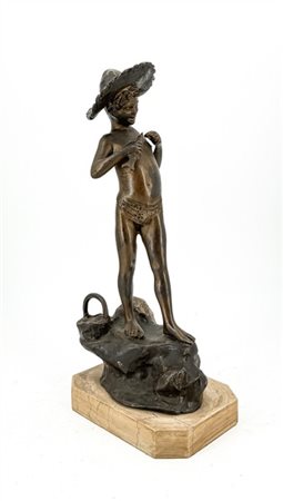 Giovanni Varlese "Scugnizzo" 
scultura in bronzo su base in marmo (cm tot 19x42)