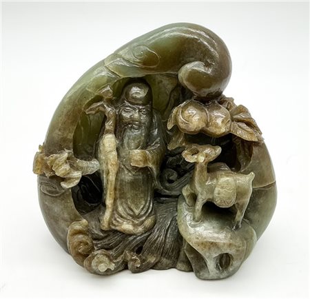 Gruppo in giadeite scolpita raffigurante Saggio con un cervo. Iscrizioni callig