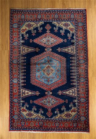 Tappeto Mahal, Persia, secolo XX. Decoro con grande medaglione esagonale a fond