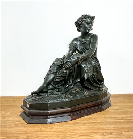 Ignoto di fine secolo XIX - inizio secolo XX


"Dama seduta" 
scultura in bronz