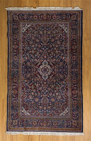 Tappeto Keshan, Persia, secolo XX. Decoro con due medaglioni concentrici a fond