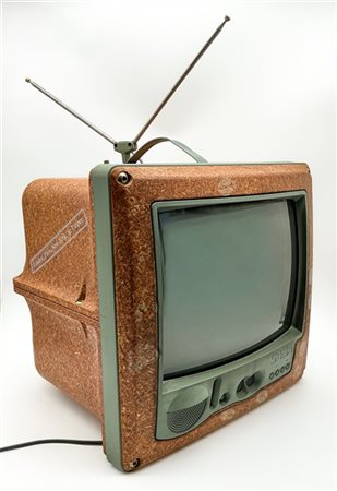 Philippe Starck Jim Nature. Televisore portatile edito da Thomson Consumer Elect